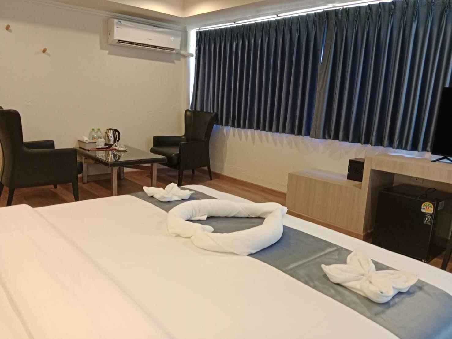 Eastique Hotel Koh Chang Trat Exterior photo