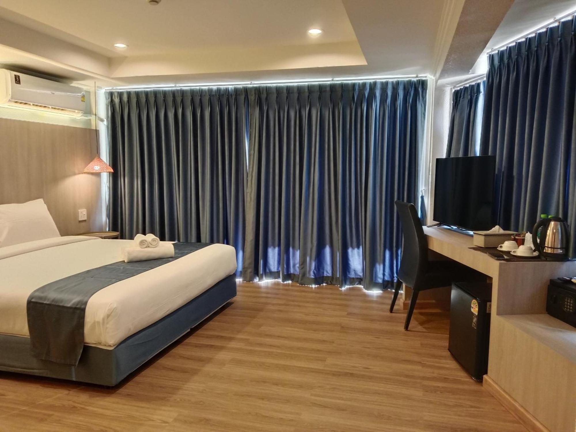 Eastique Hotel Koh Chang Trat Exterior photo